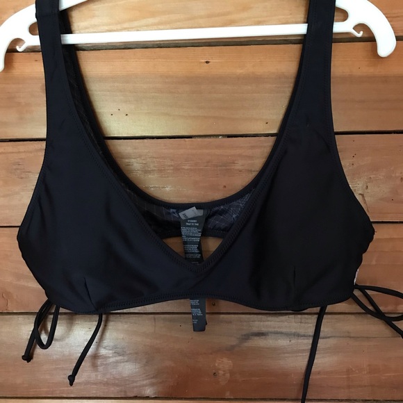Volcom Simply Solid bikini top blk Size L NWOT - Picture 1 of 4